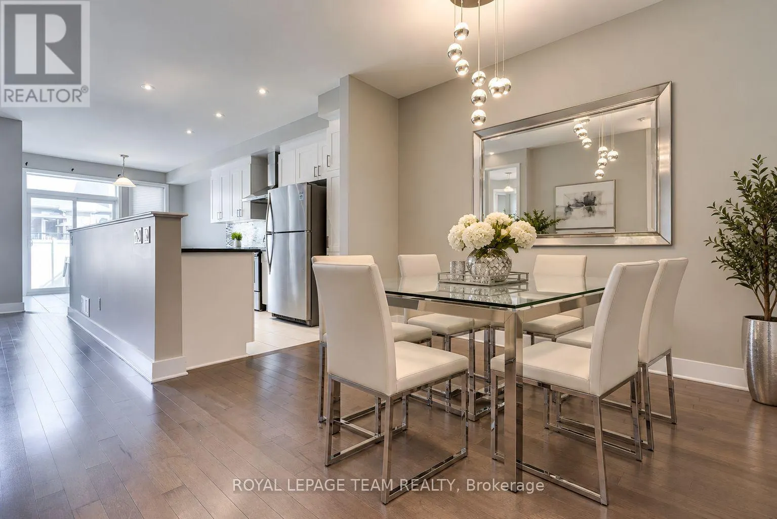 324 FERGUS CRESCENT