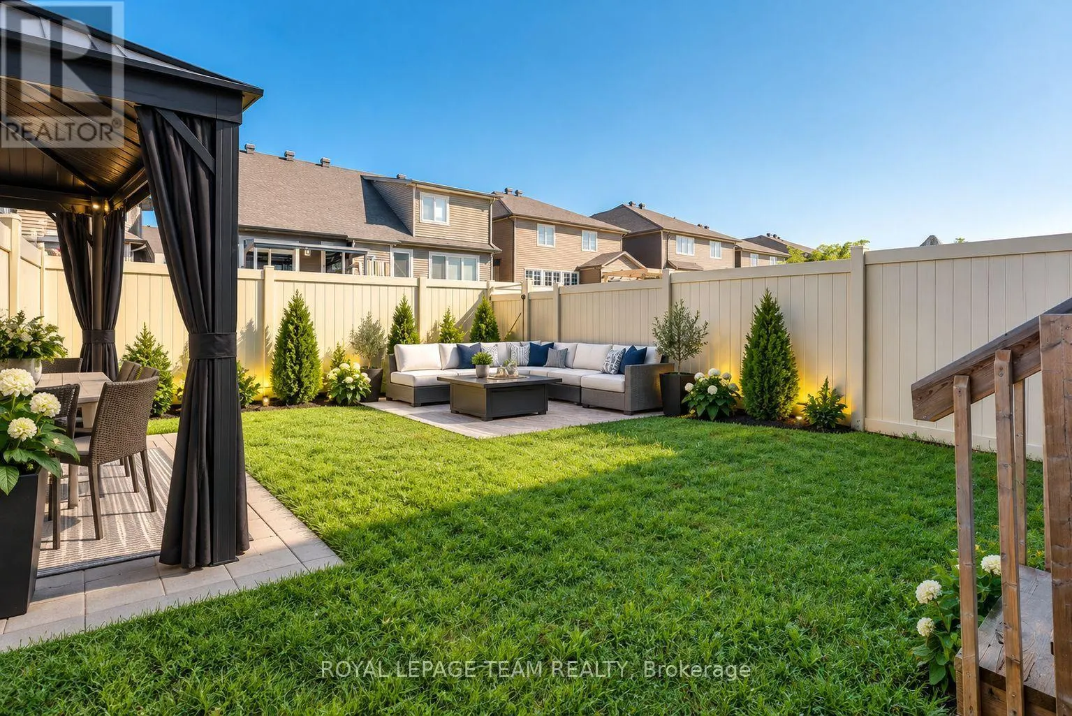 324 FERGUS CRESCENT