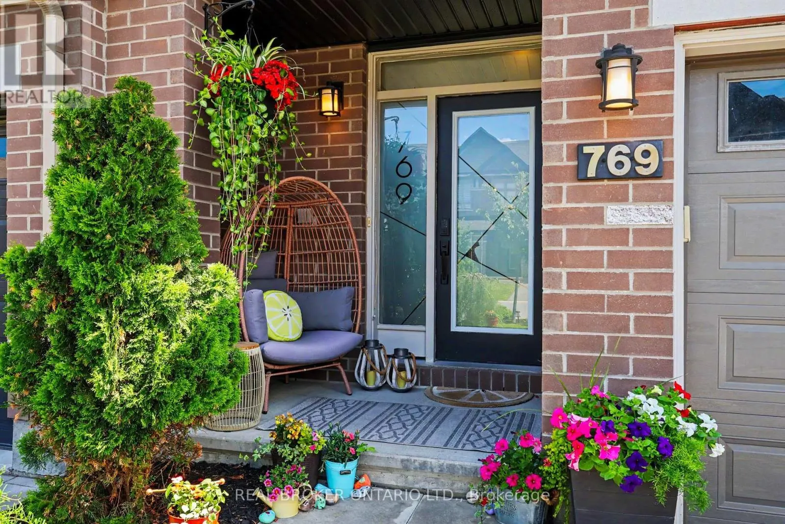 769 CAIRN CRESCENT