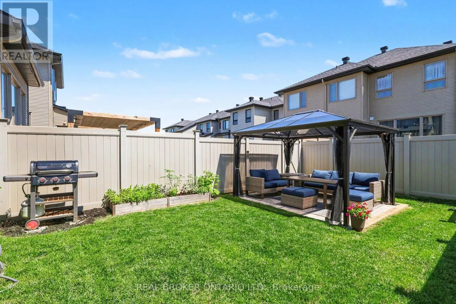 769 CAIRN CRESCENT