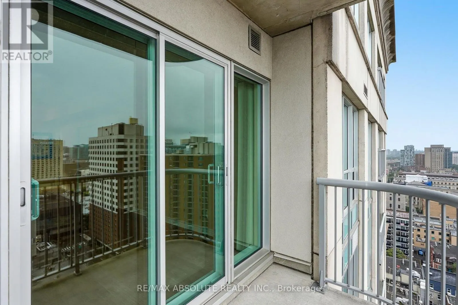 2205 - 200 RIDEAU STREET