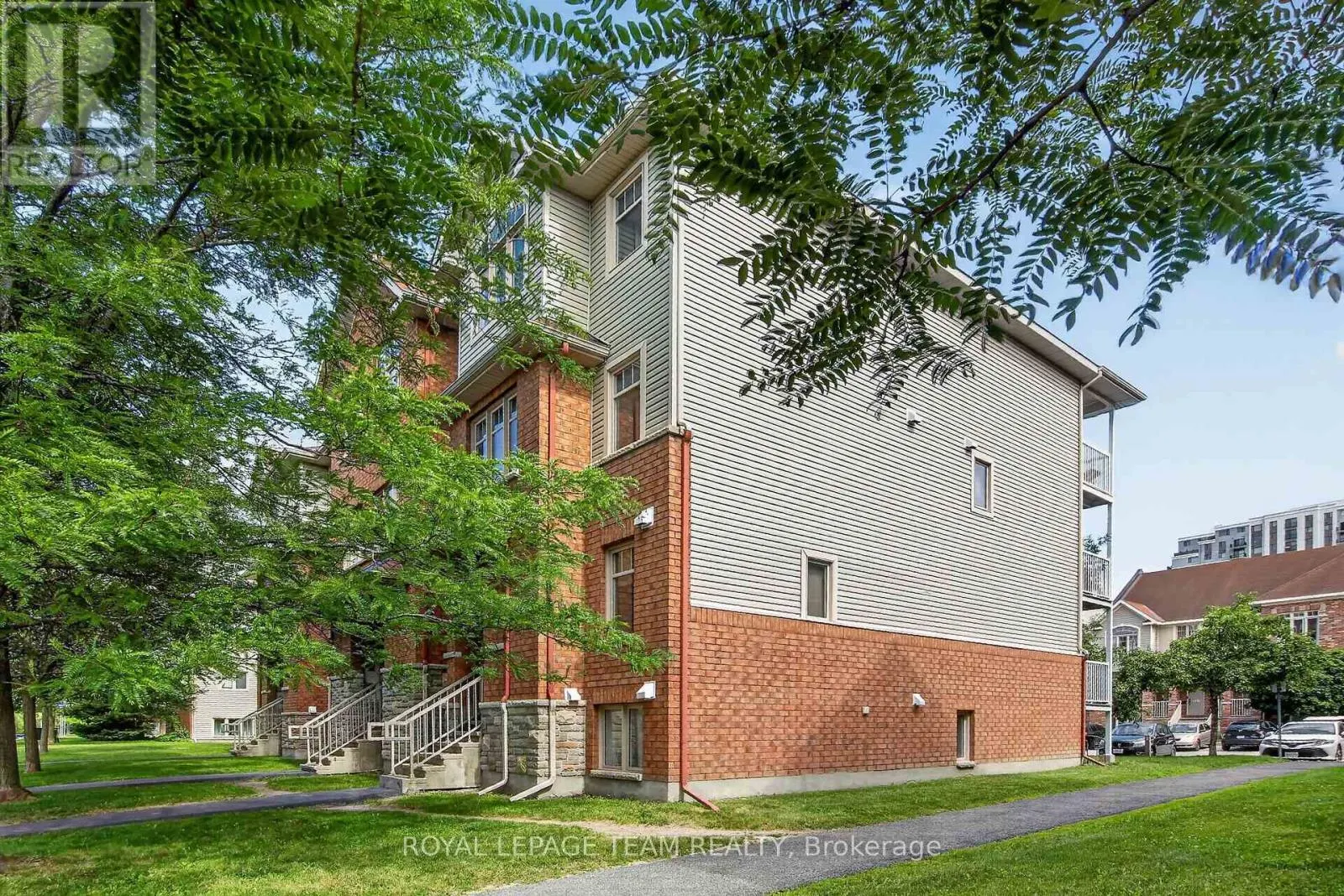 255 DEERCROFT AVENUE