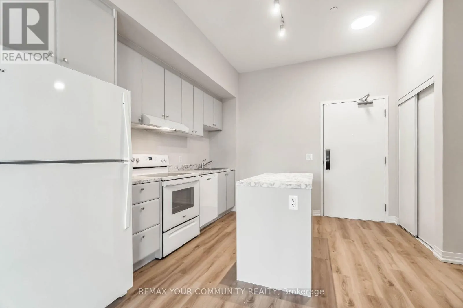 UPPER PH04 - 50 HERRICK AVENUE