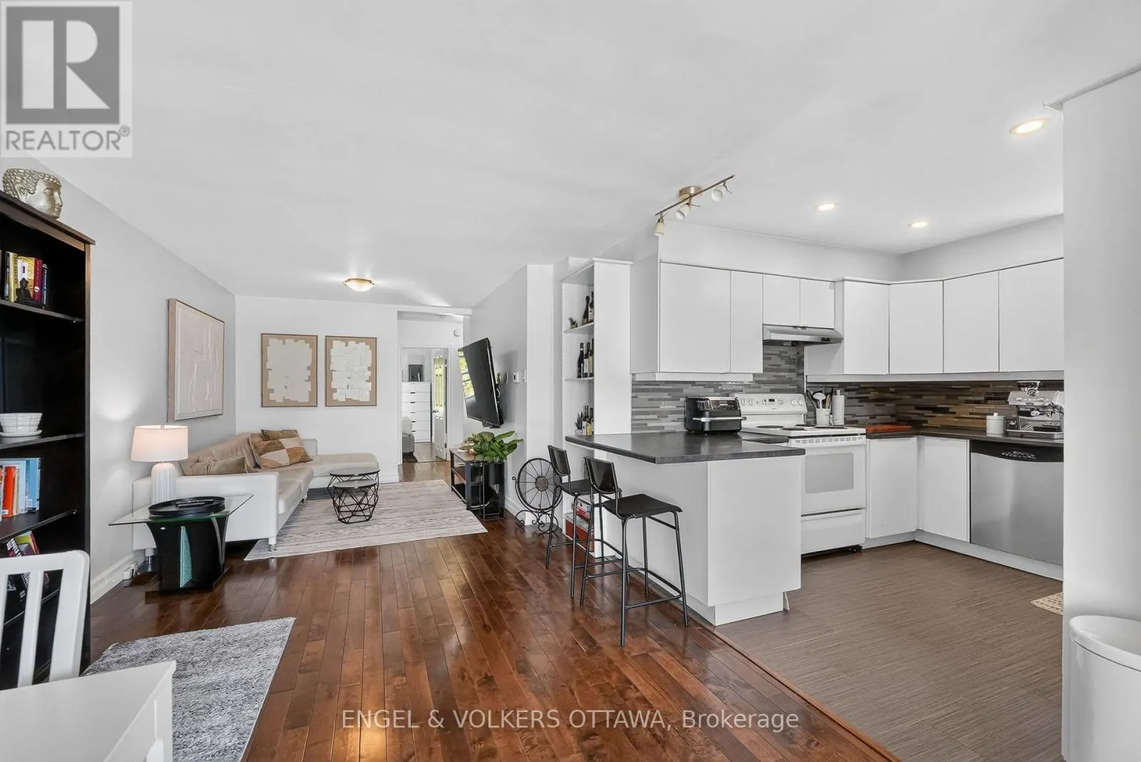392 FULLERTON AVENUE