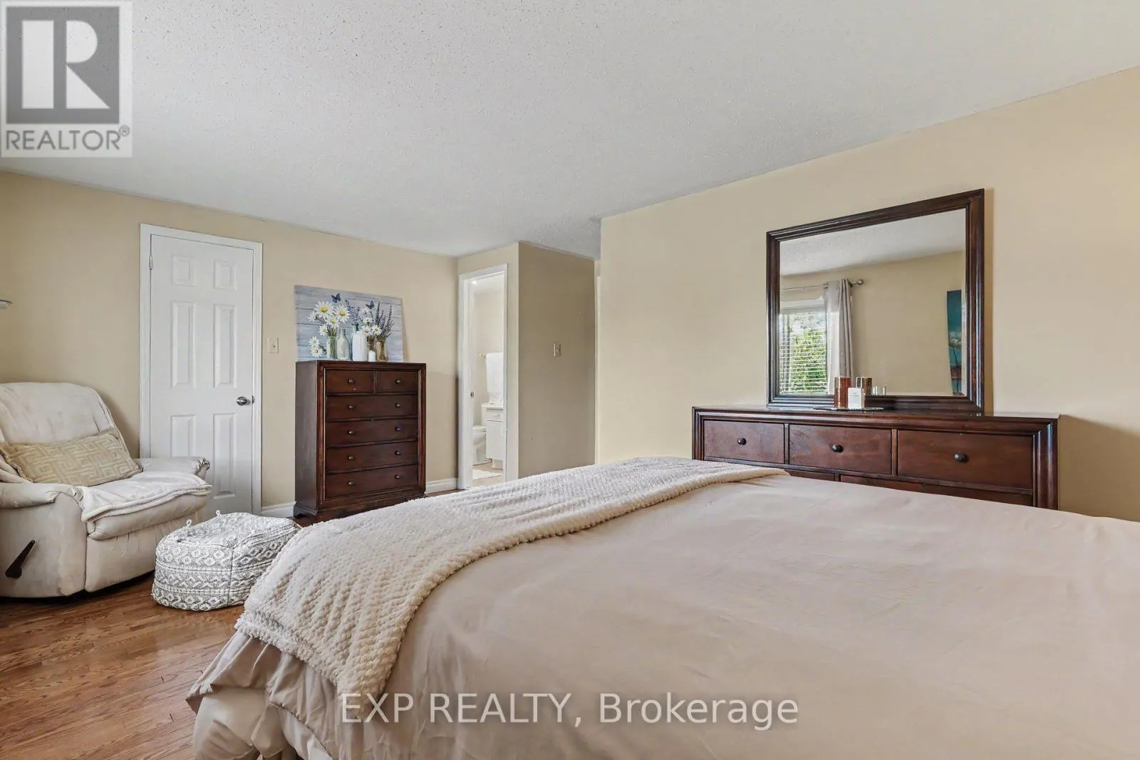 17 HUNTERSFIELD DRIVE