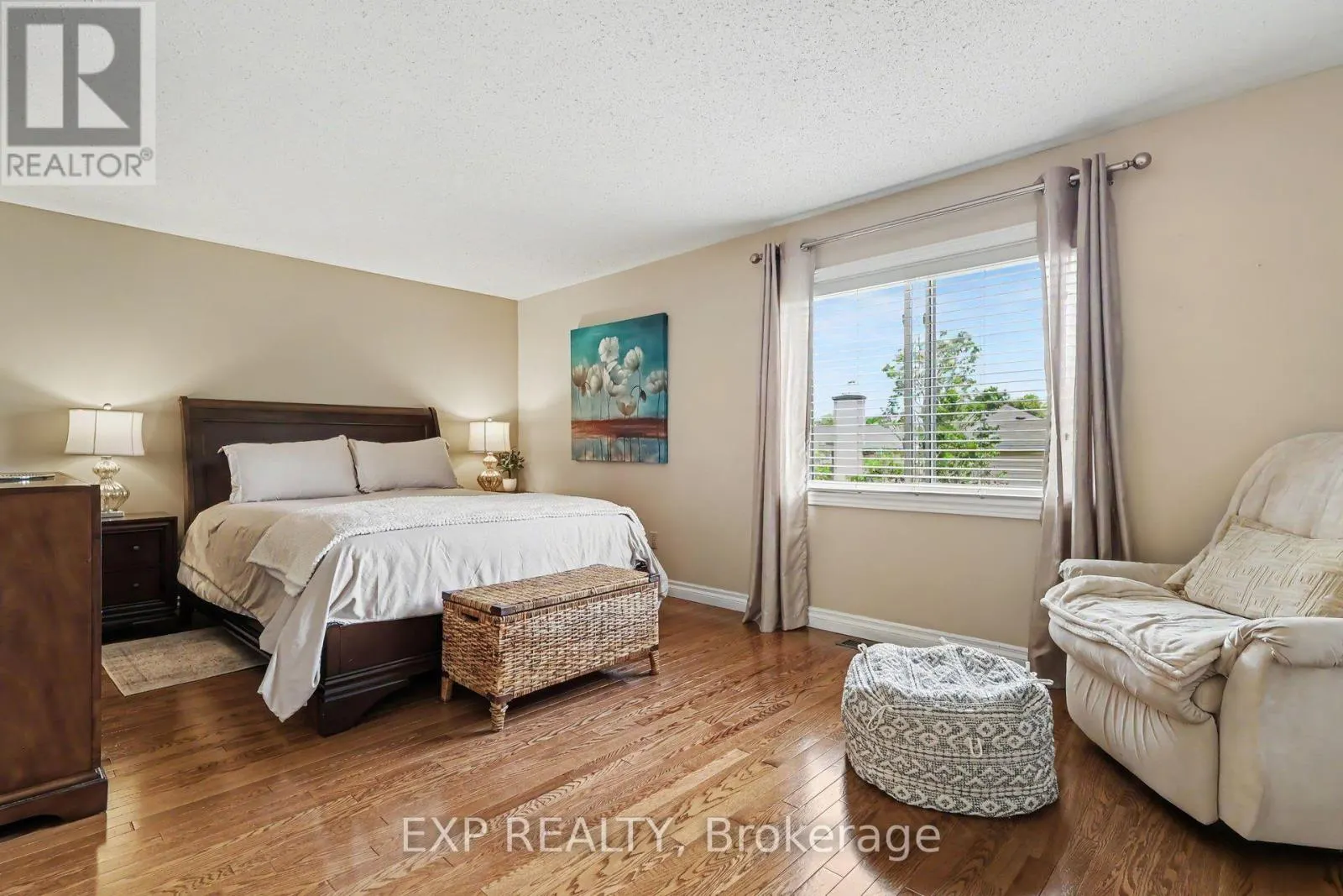 17 HUNTERSFIELD DRIVE