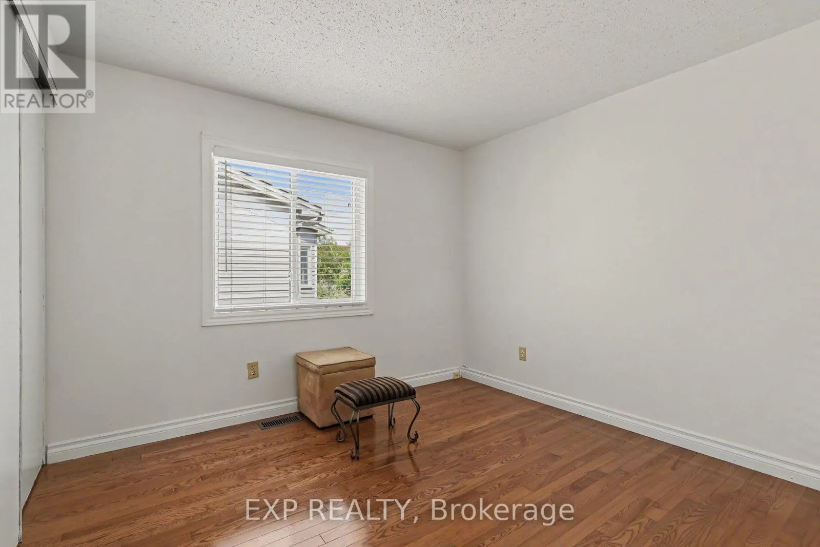 17 HUNTERSFIELD DRIVE
