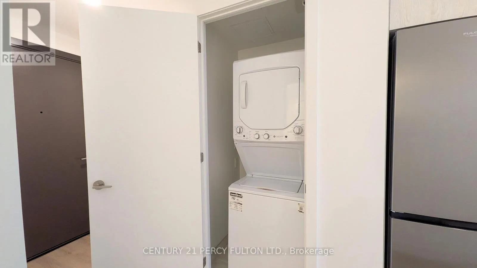 1017 - 101 JOHN STREET N