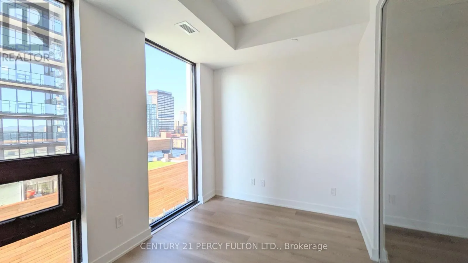 1017 - 101 JOHN STREET N