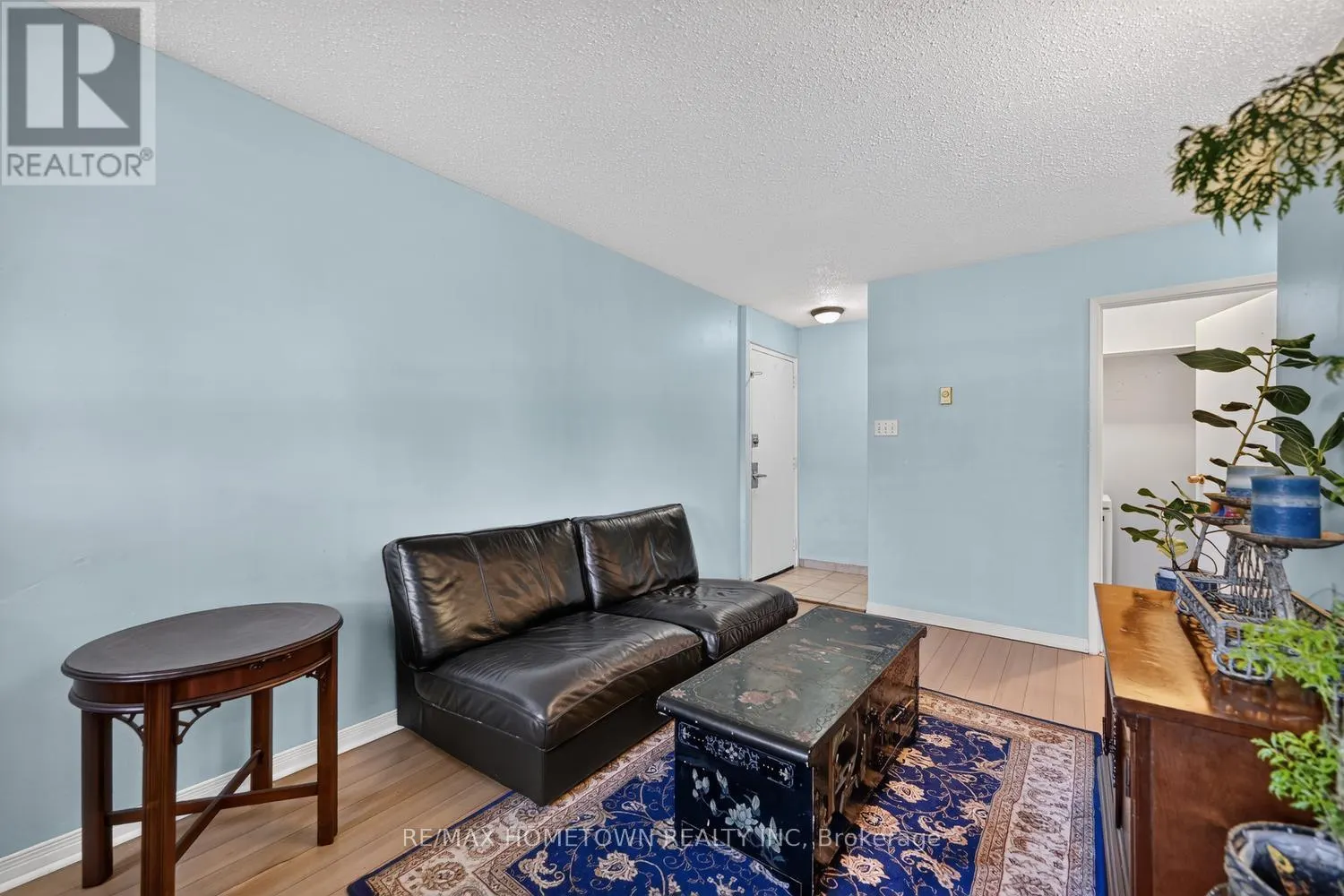 105 - 323 MAIN STREET W