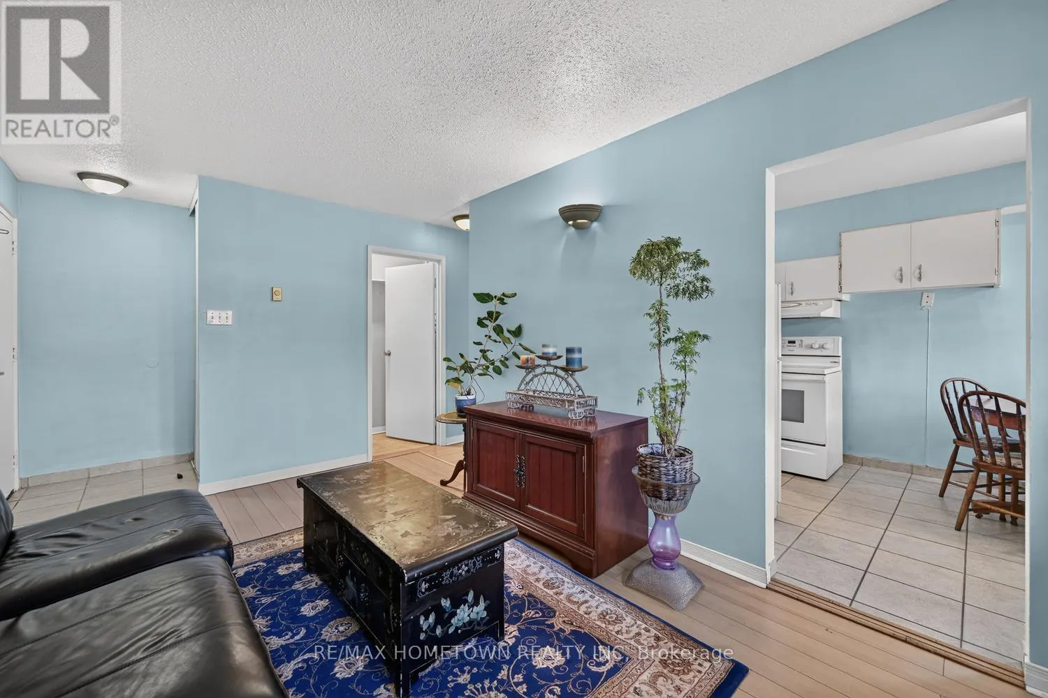 105 - 323 MAIN STREET W