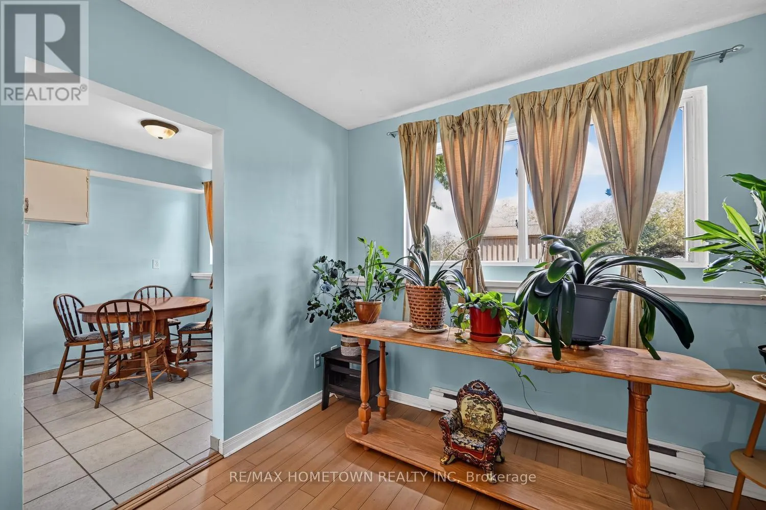 105 - 323 MAIN STREET W