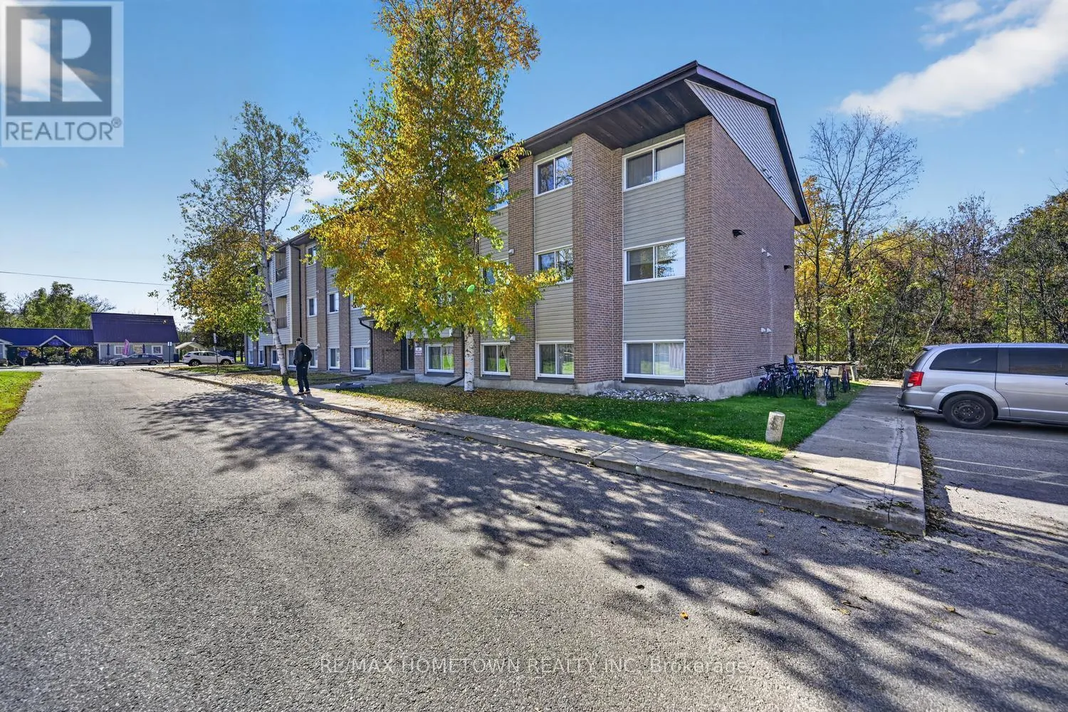 105 - 323 MAIN STREET W