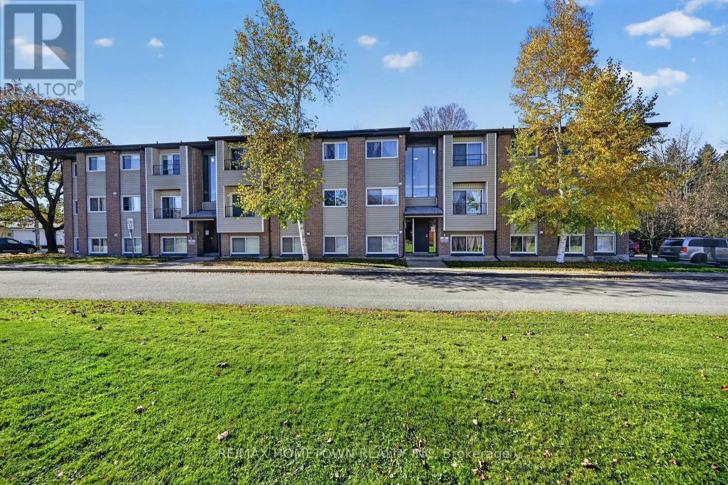 105 - 323 MAIN STREET W