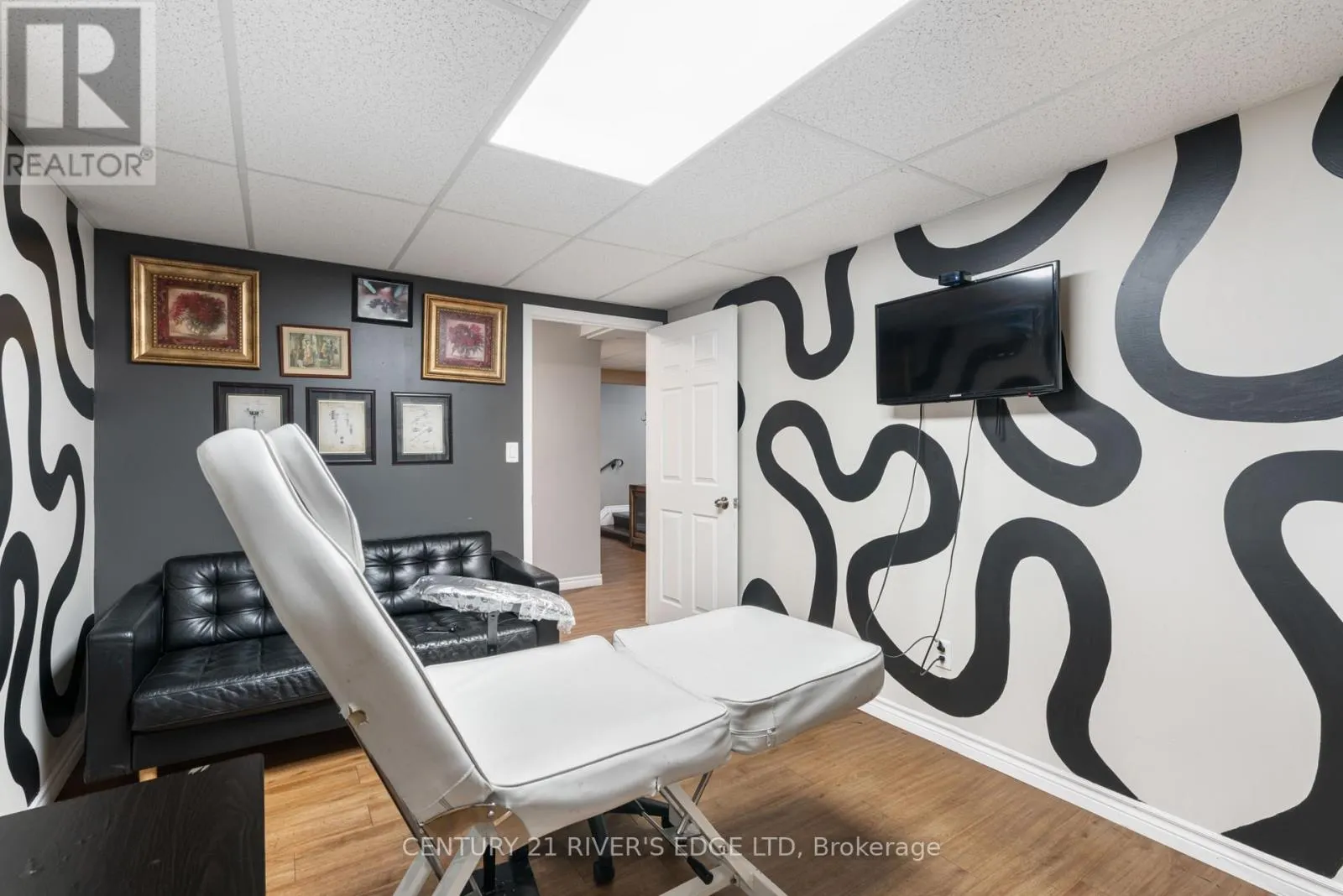 4 SCHOFIELD AVENUE