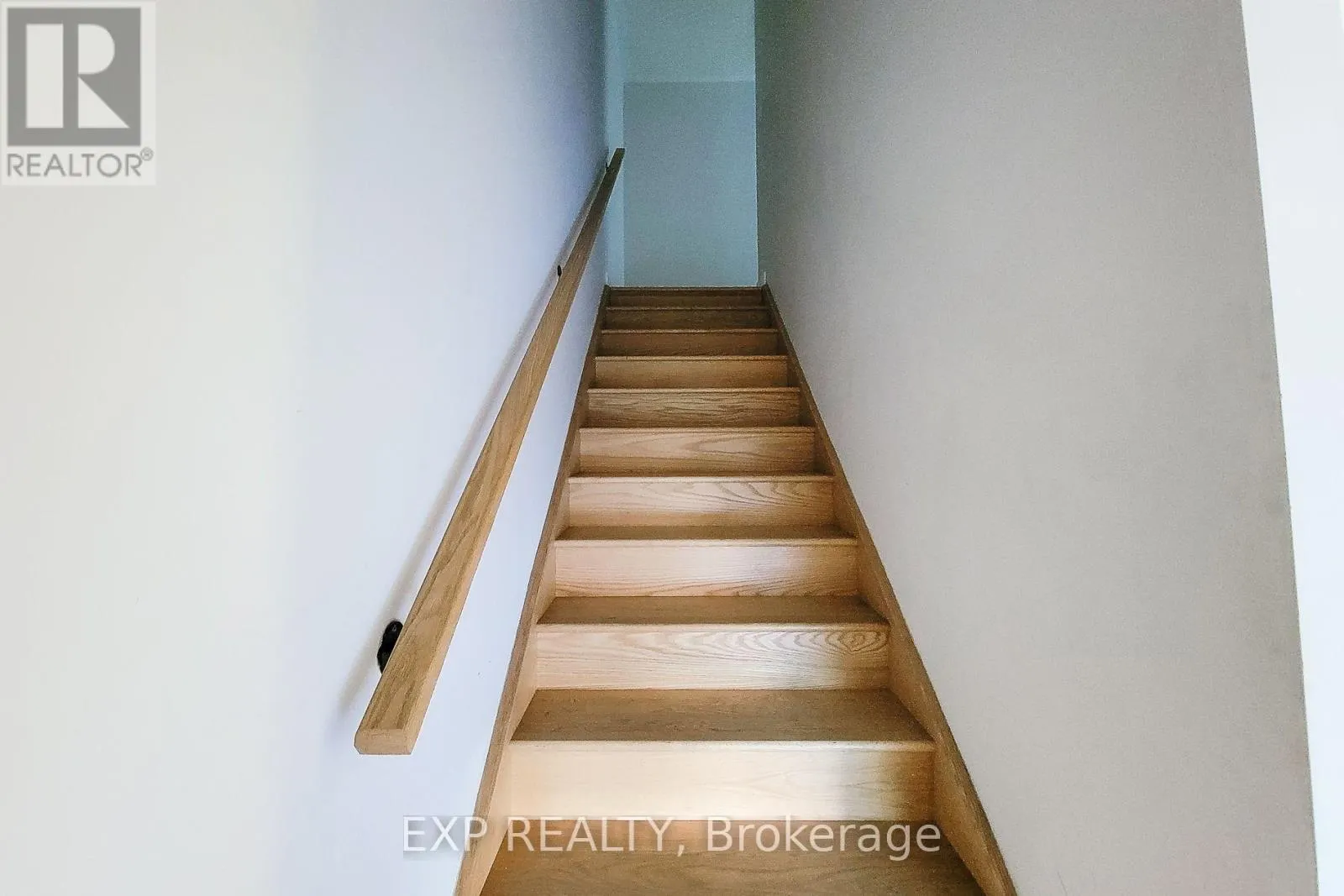 18 TRAILSIDE DRIVE