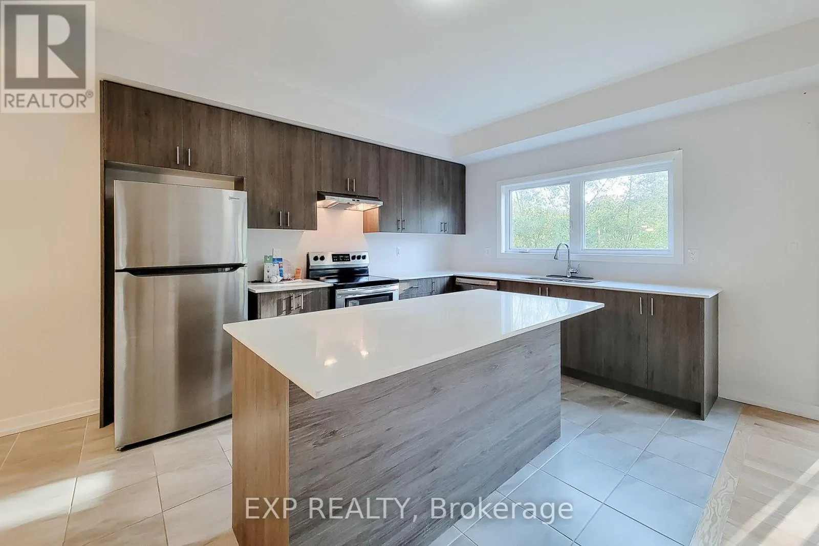 18 TRAILSIDE DRIVE