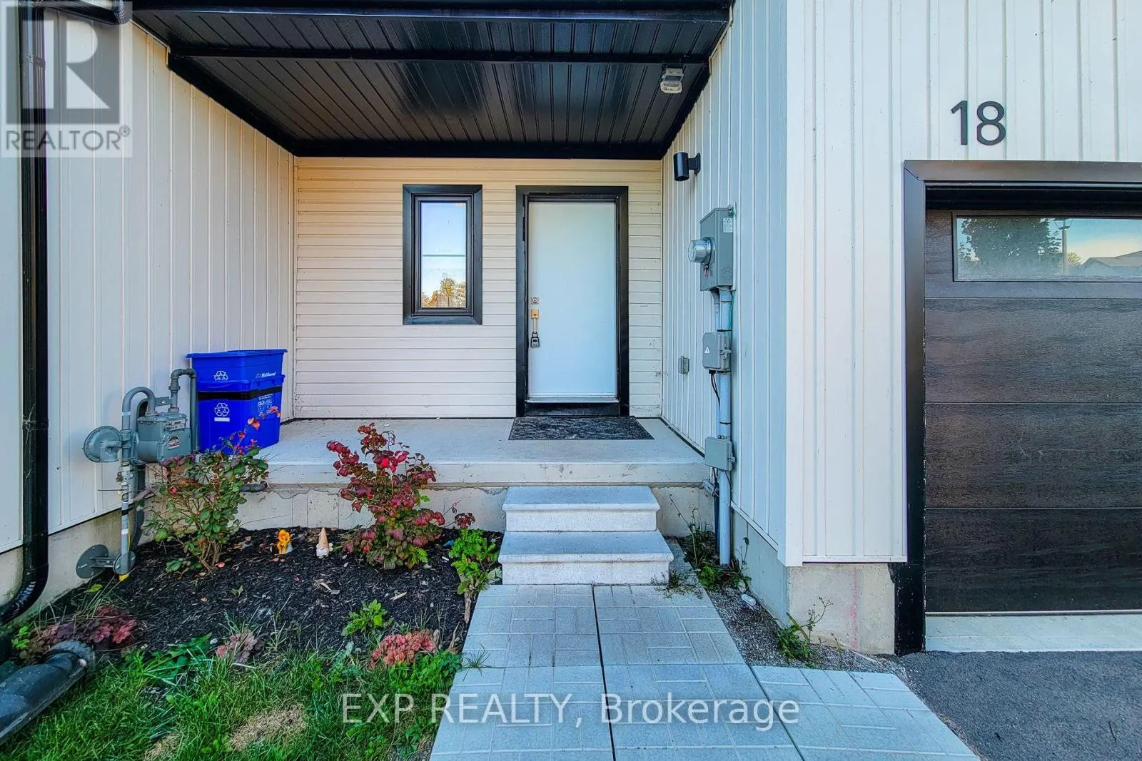 18 TRAILSIDE DRIVE