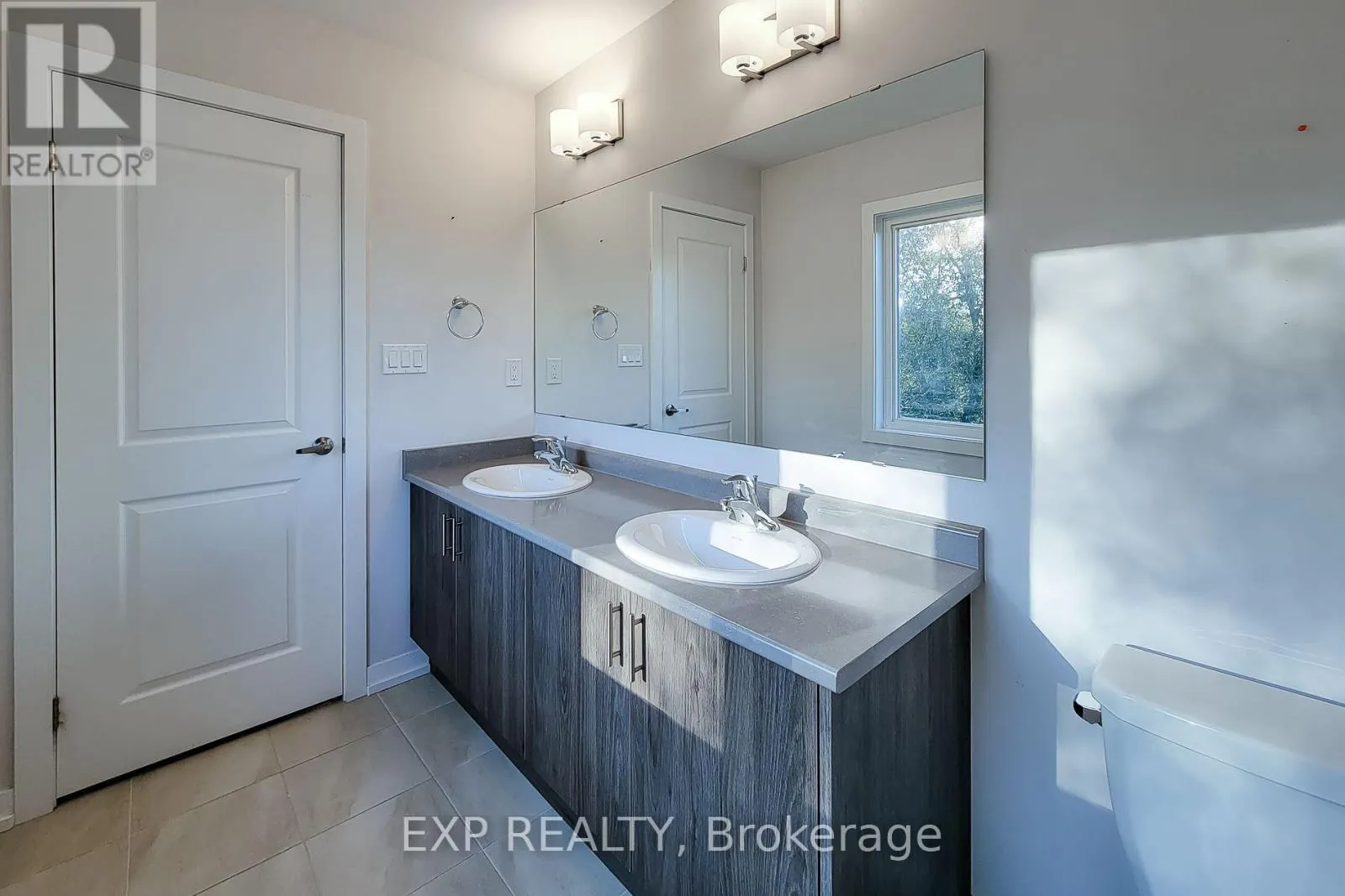 18 TRAILSIDE DRIVE