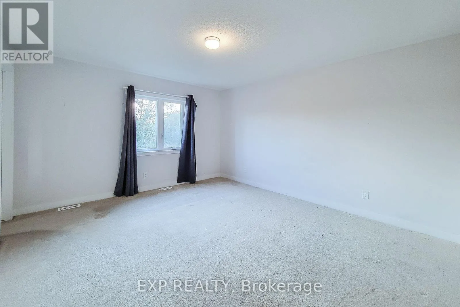 18 TRAILSIDE DRIVE