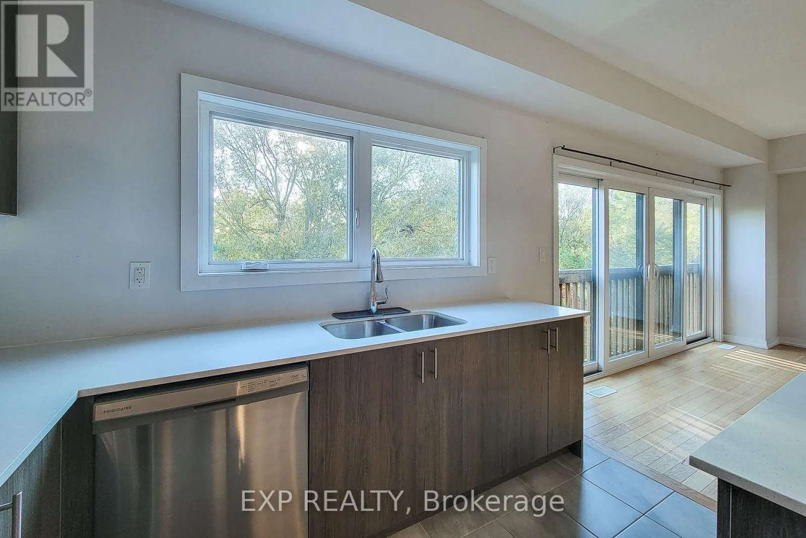 18 TRAILSIDE DRIVE