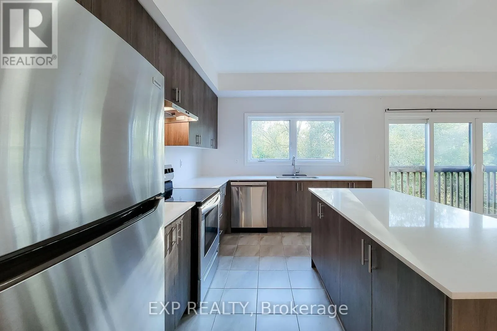 18 TRAILSIDE DRIVE