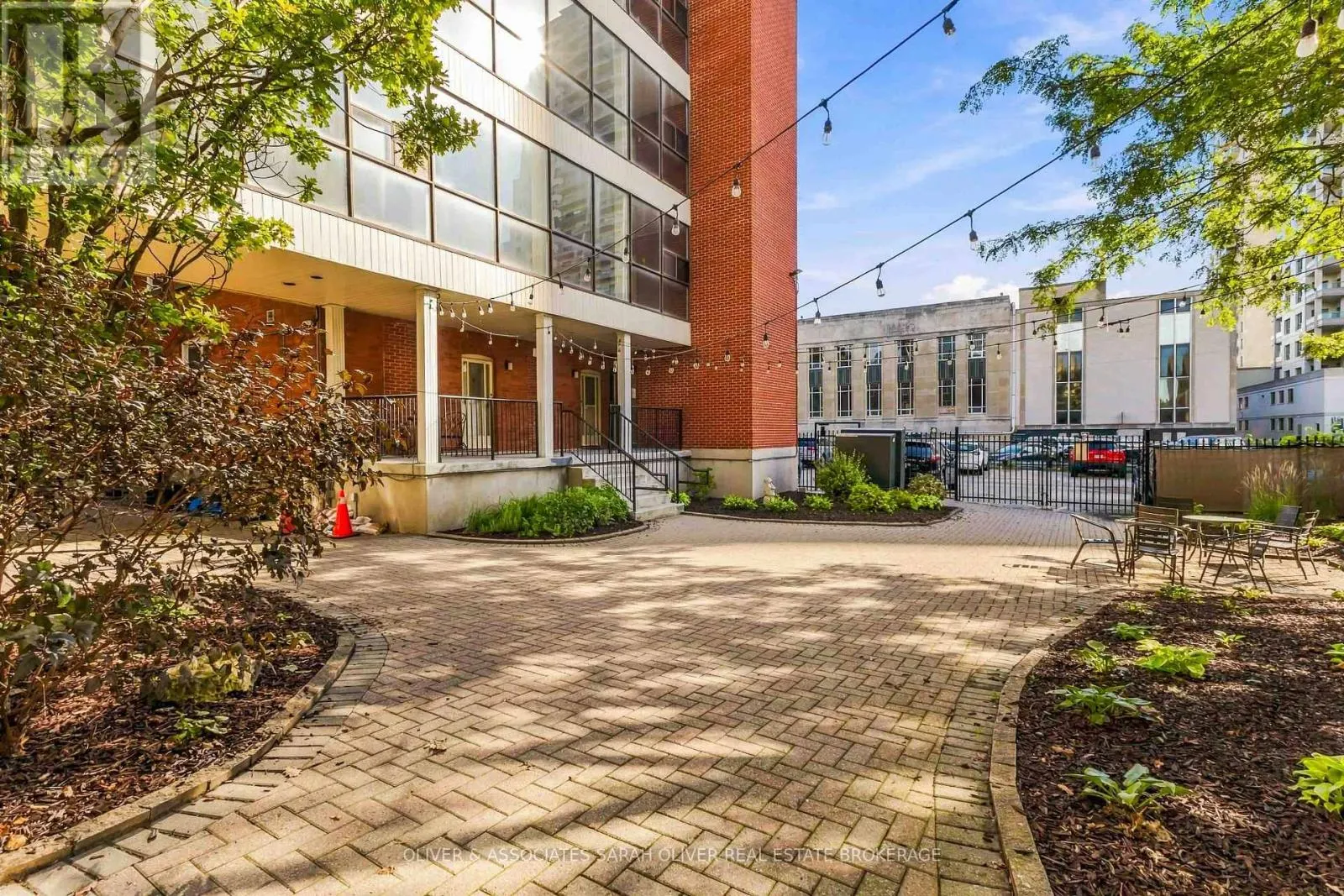 101 - 285 QUEENS AVENUE #101