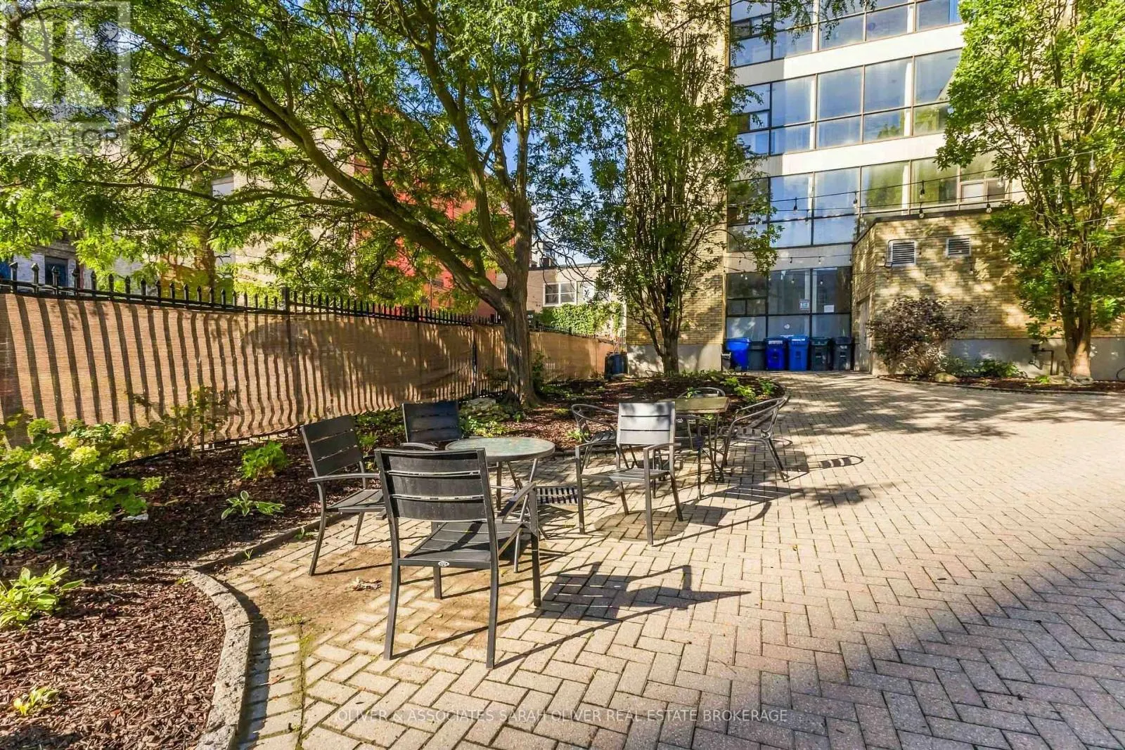 101 - 285 QUEENS AVENUE #101