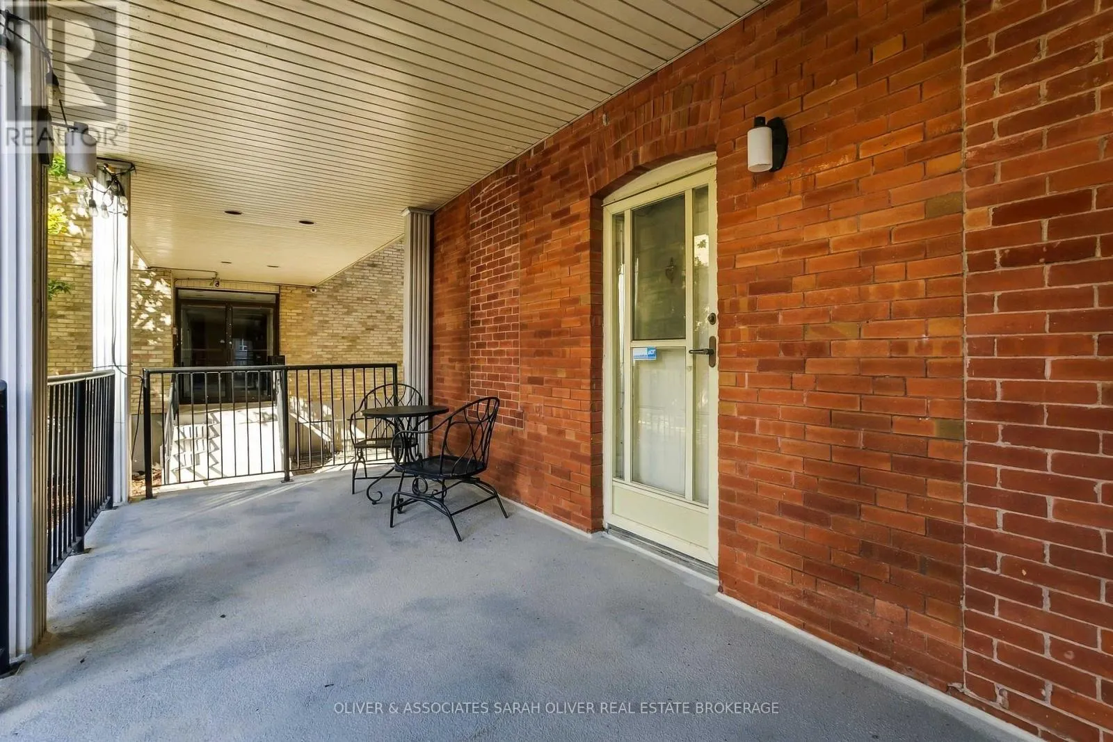 101 - 285 QUEENS AVENUE #101