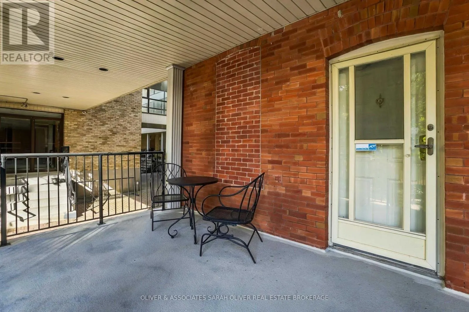 101 - 285 QUEENS AVENUE #101