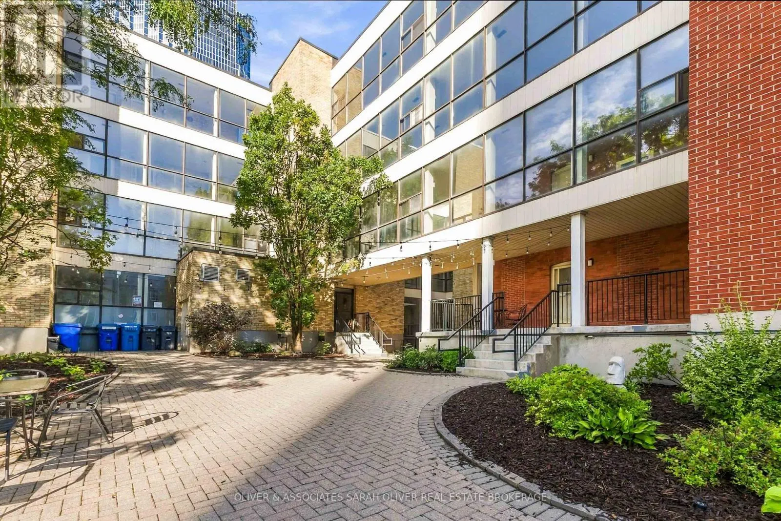 101 - 285 QUEENS AVENUE #101