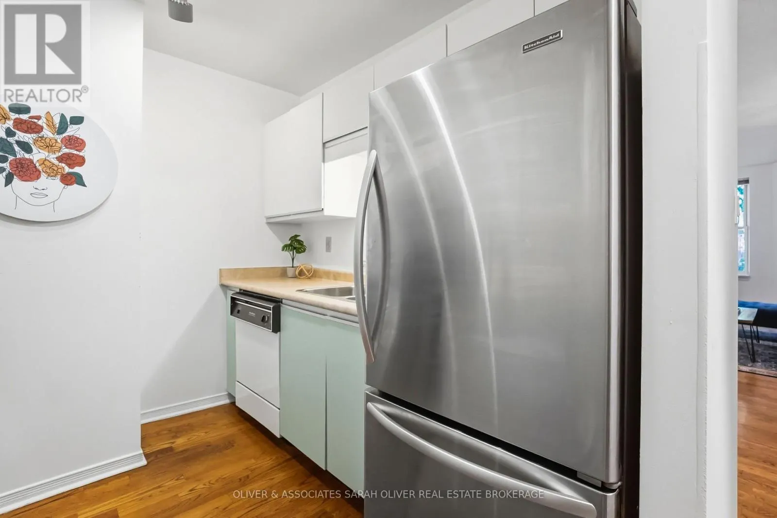 101 - 285 QUEENS AVENUE #101