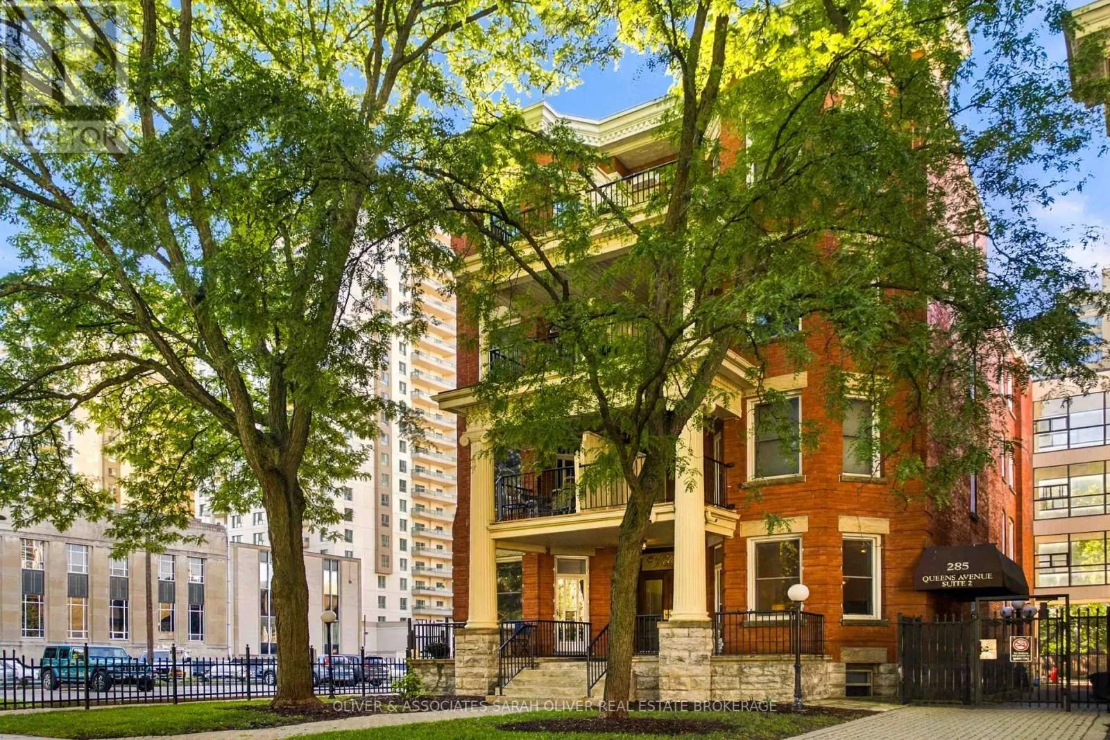 101 - 285 QUEENS AVENUE #101