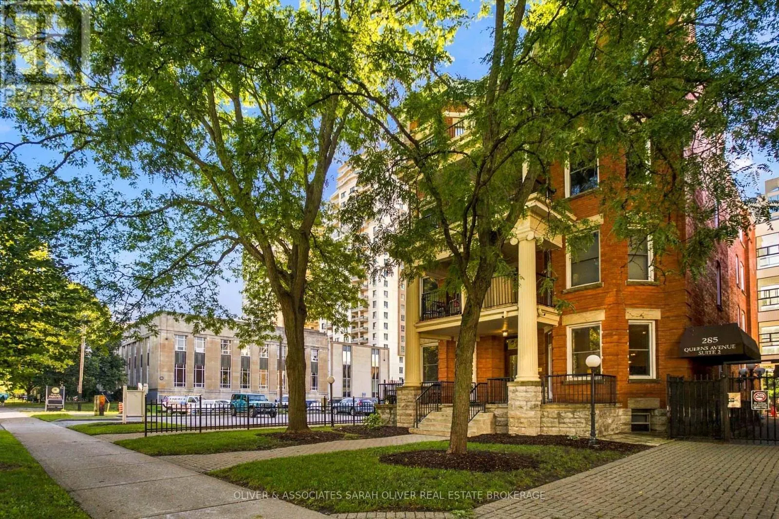 101 - 285 QUEENS AVENUE #101