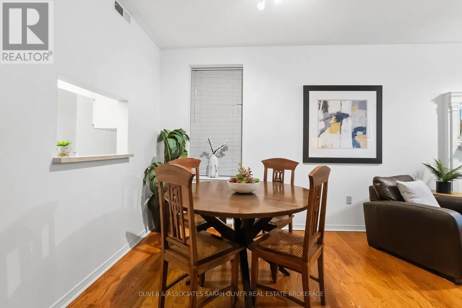101 - 285 QUEENS AVENUE #101