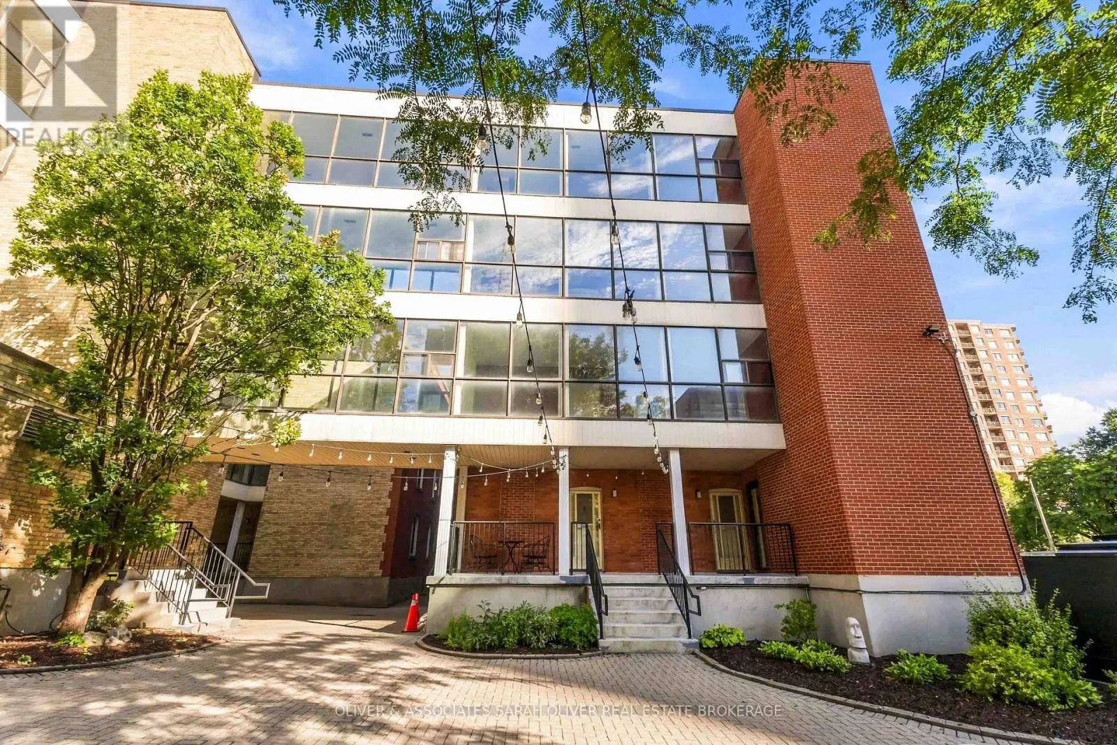 101 - 285 QUEENS AVENUE #101
