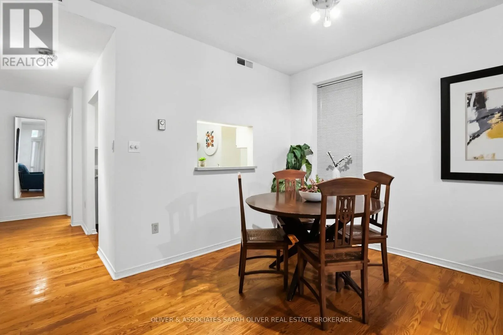 101 - 285 QUEENS AVENUE #101