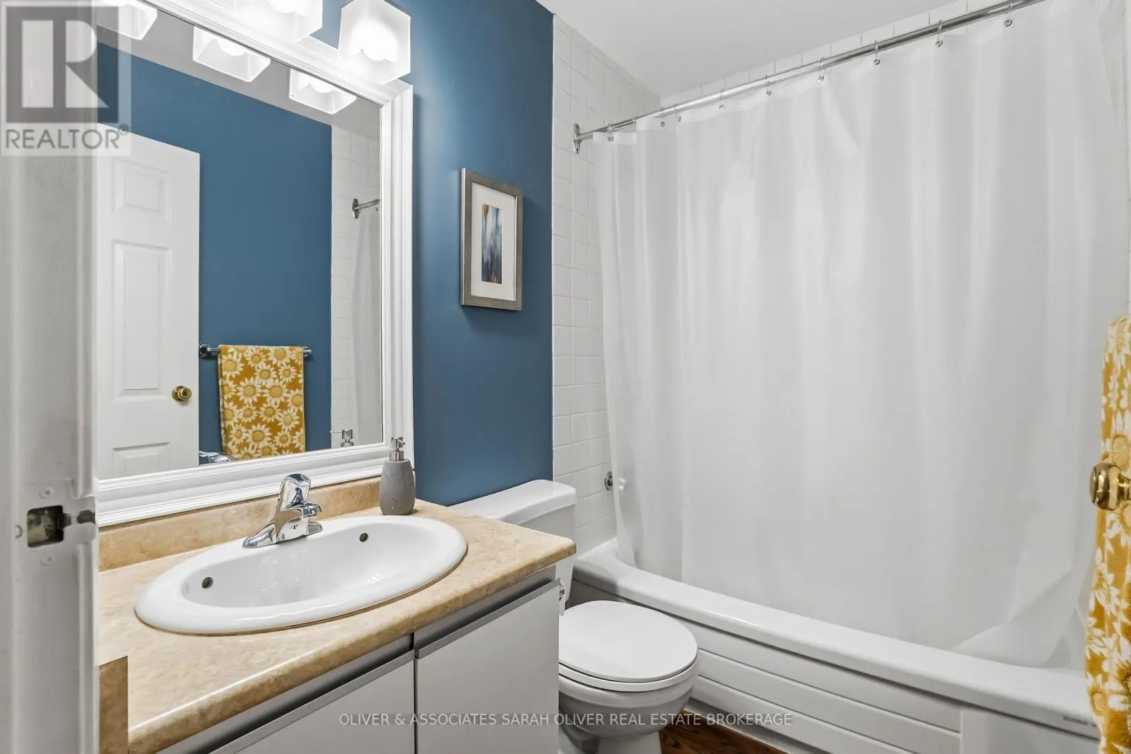101 - 285 QUEENS AVENUE #101