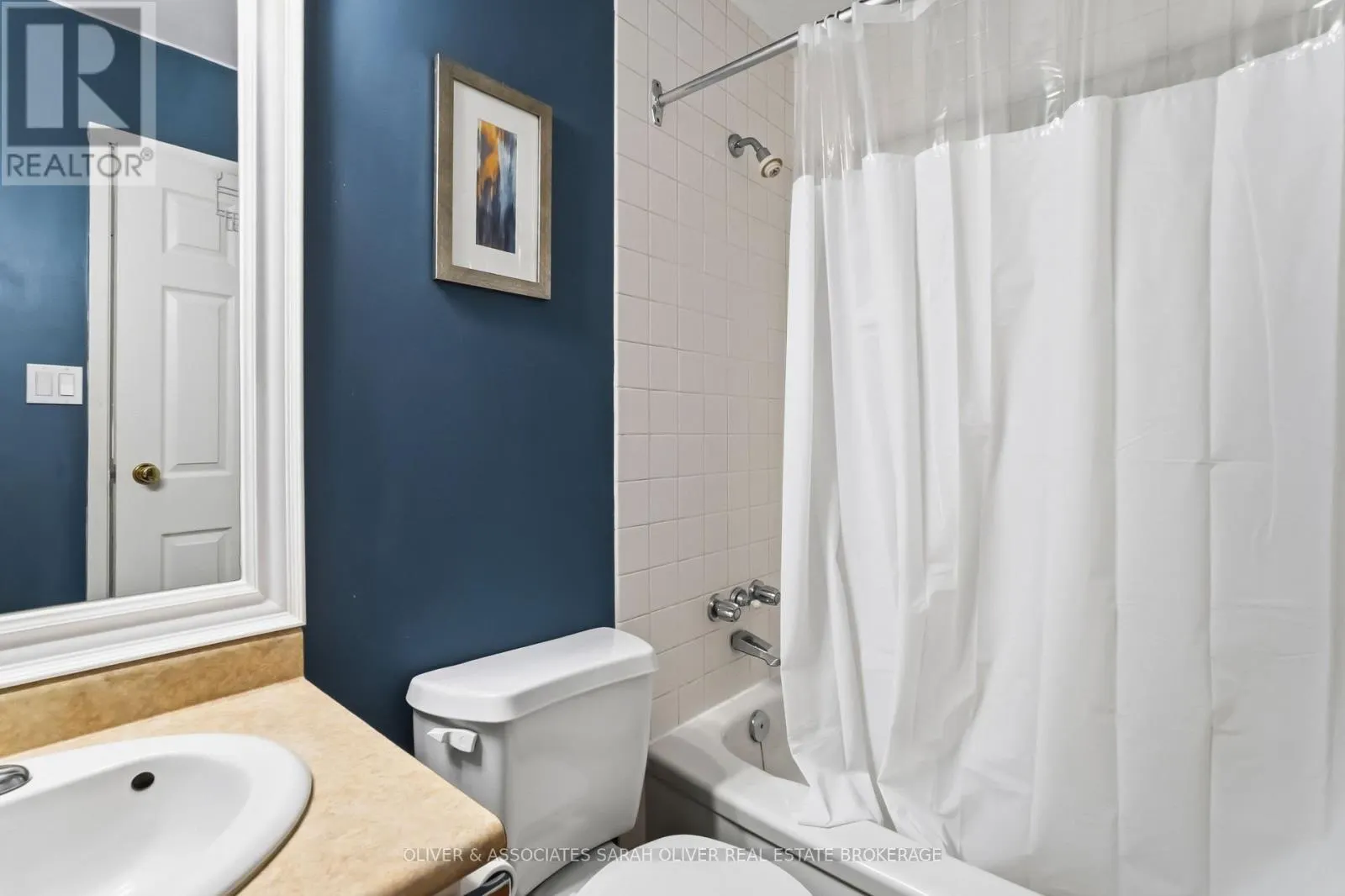 101 - 285 QUEENS AVENUE #101