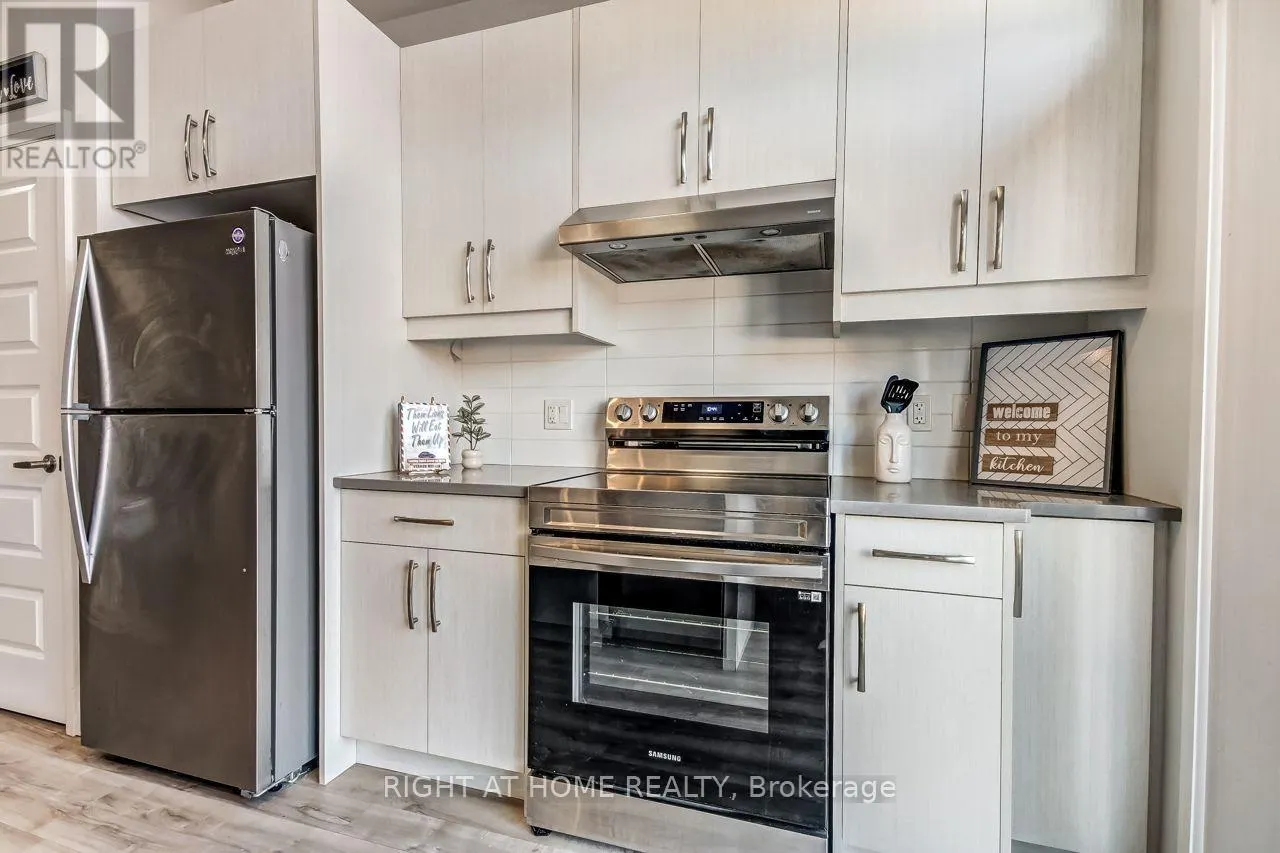 4 - 819 KLEINBURG DRIVE #4
