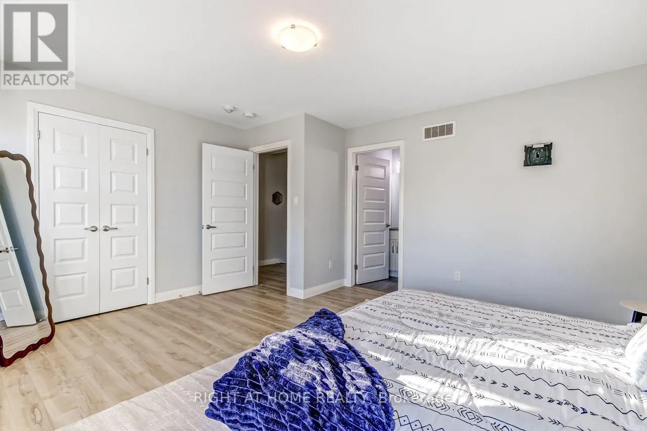 4 - 819 KLEINBURG DRIVE #4