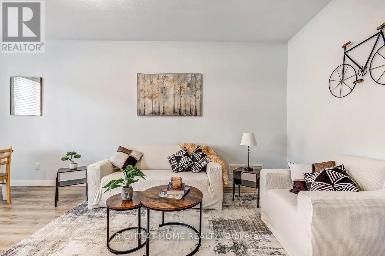 4 - 819 KLEINBURG DRIVE #4