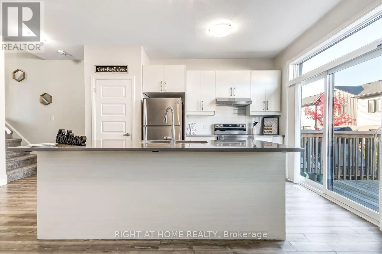 4 - 819 KLEINBURG DRIVE #4