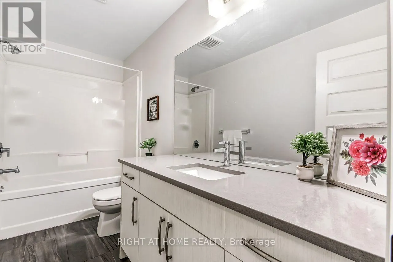 4 - 819 KLEINBURG DRIVE #4