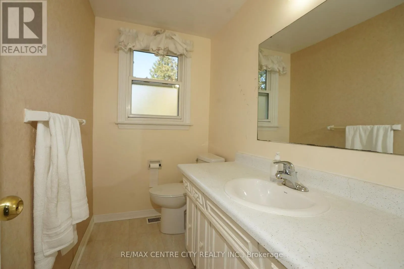 1096 VISCOUNT ROAD
