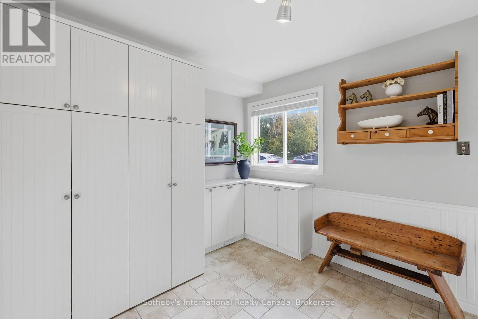 104 LAURIE'S COURT