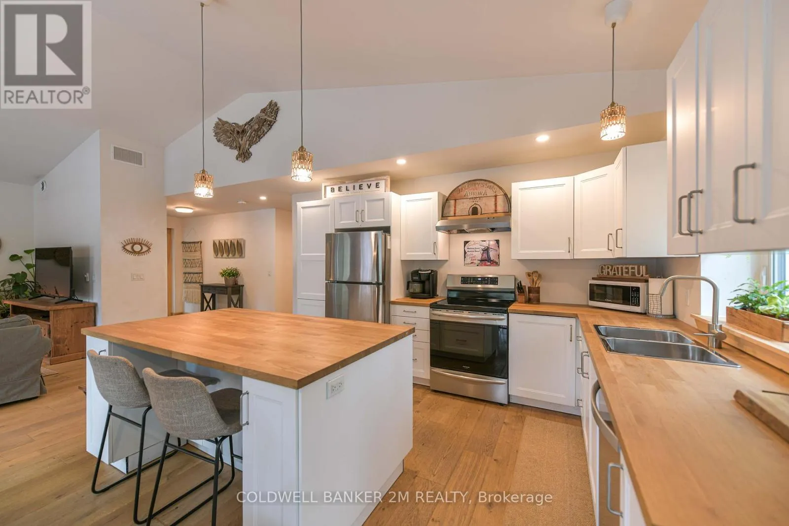 2776 MUSKOKA RD. 117 ROAD S