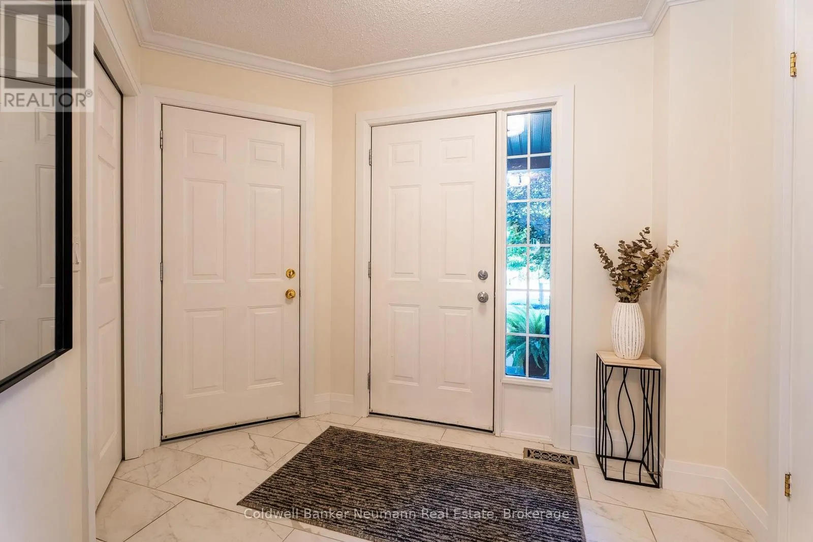 46 DARLING CRESCENT