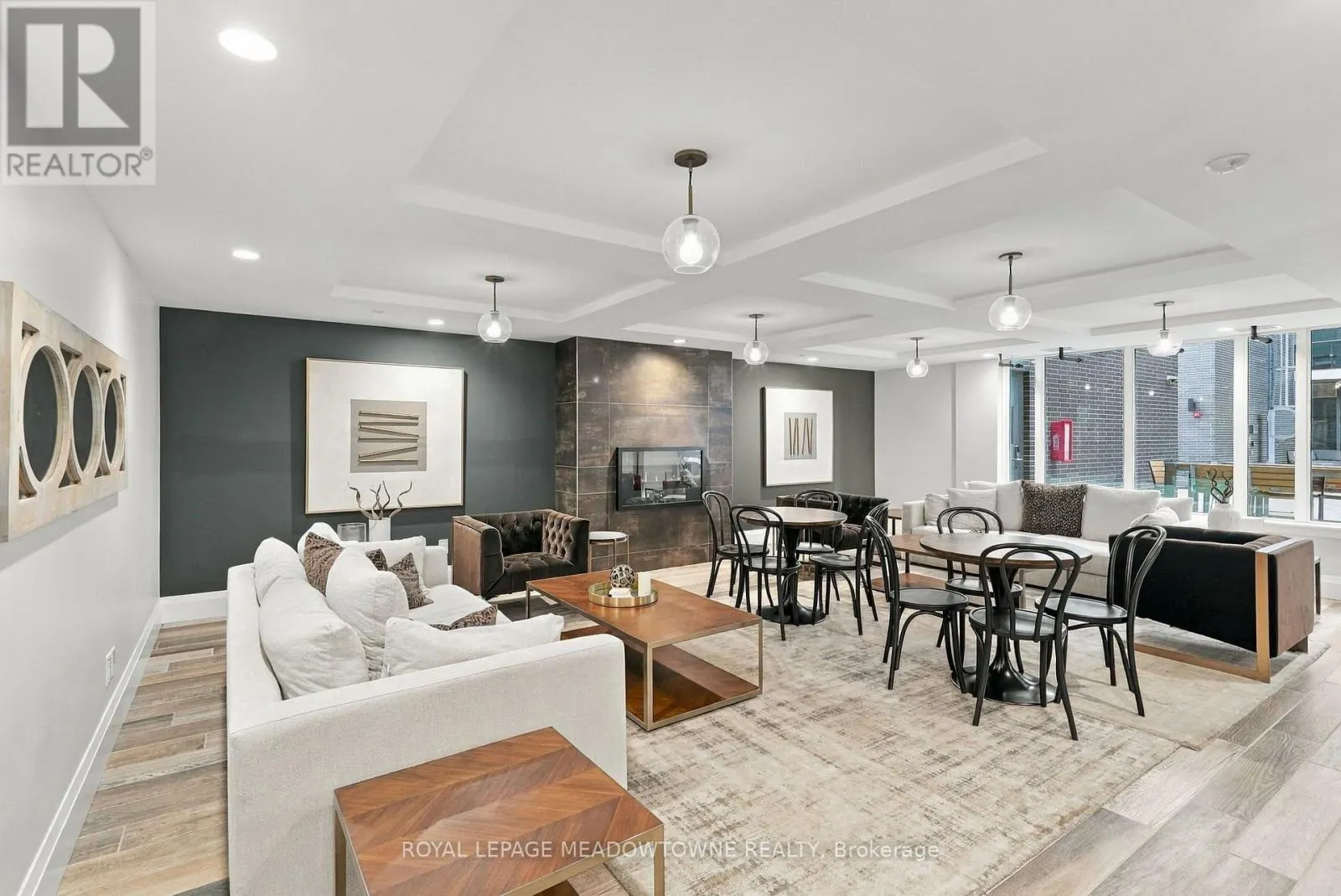 802 - 73 ARTHUR STREET S
