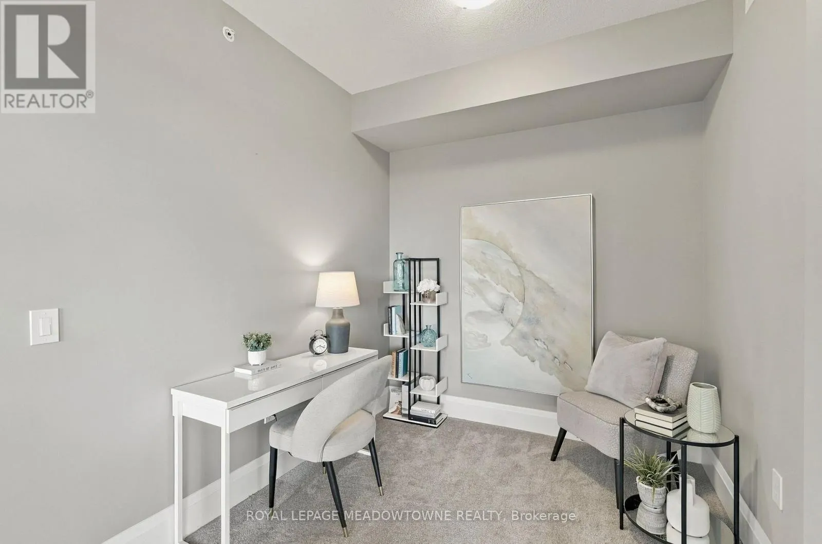 802 - 73 ARTHUR STREET S
